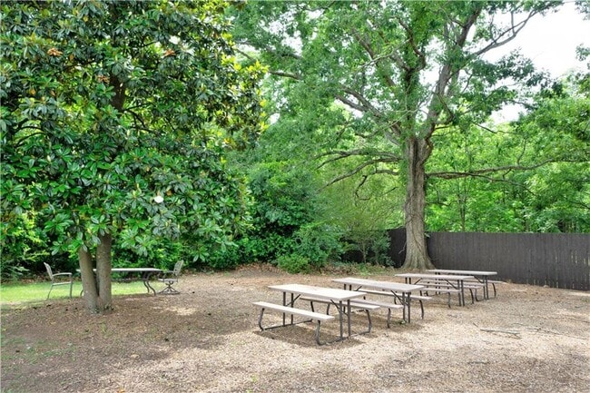 Foto del edificio - 811 King Rd