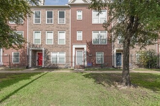 Building Photo - 1729 Tuam St