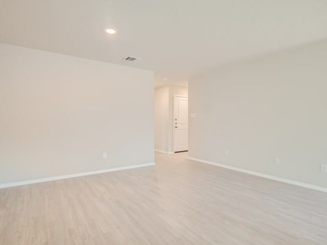 Building Photo - 15011 Dorset Wheel