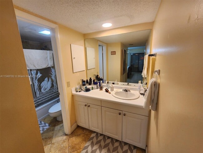 Building Photo - 2302 S Cypress Bend Dr