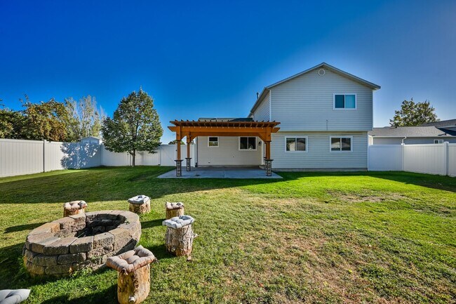 Foto del edificio - Great Family Home in Excellent Location!