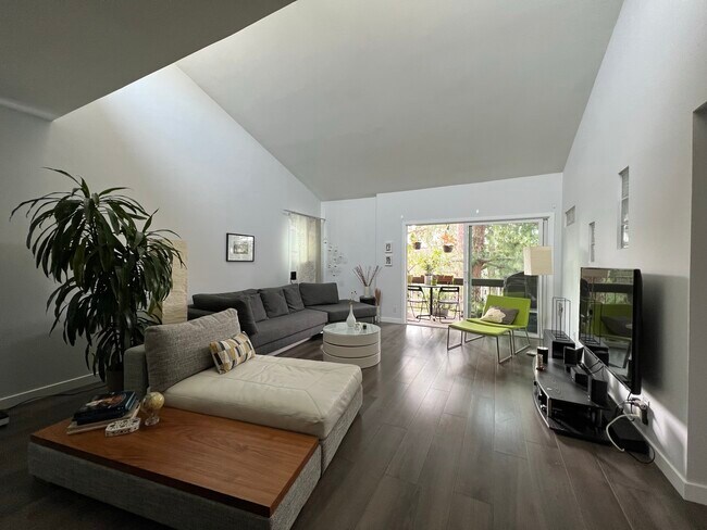 Foto del edificio - 6151 Canterbury Dr