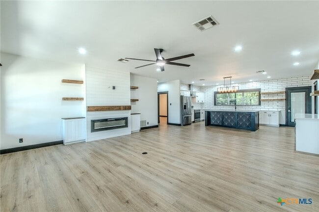 Building Photo - 466 Arrowhead Point Rd