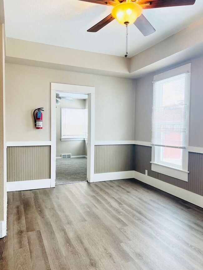 Foto del edificio - 4 bedroom, 2 Bath Duplex with 1 car detached garage Close to Downtown Greeley, CO