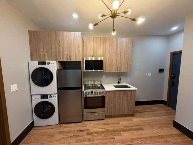 Building Photo - 20 Reed St