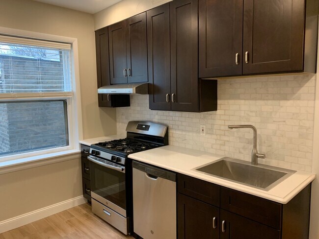 Foto del edificio - 2046 W Farragut Ave