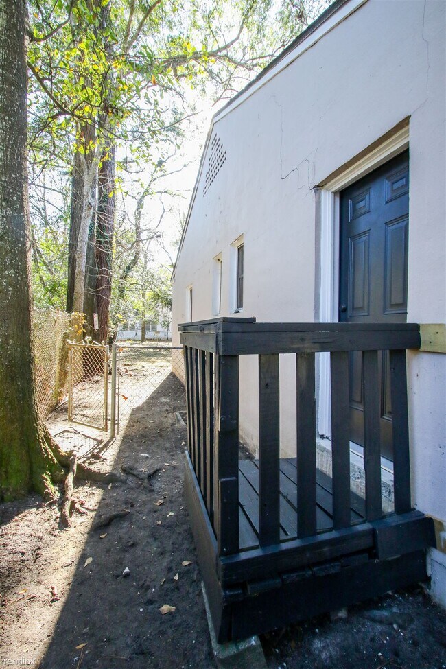 Foto del edificio - 2 br, 1 bath Duplex - 1319 East 53rd Street