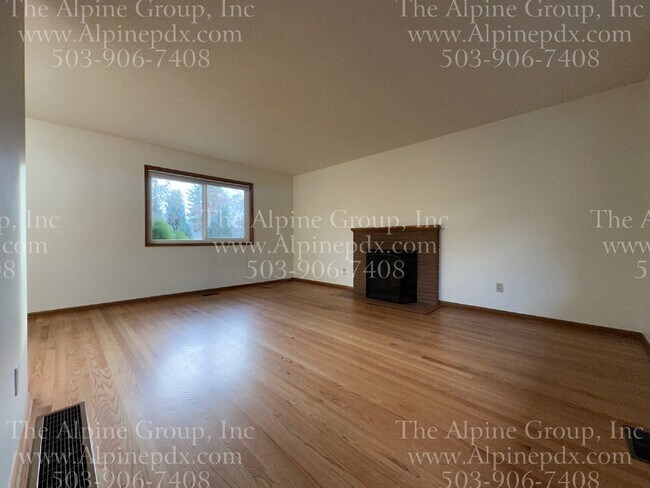 Building Photo - Cozy 2-Bedroom Multiplex in Prime Portland...