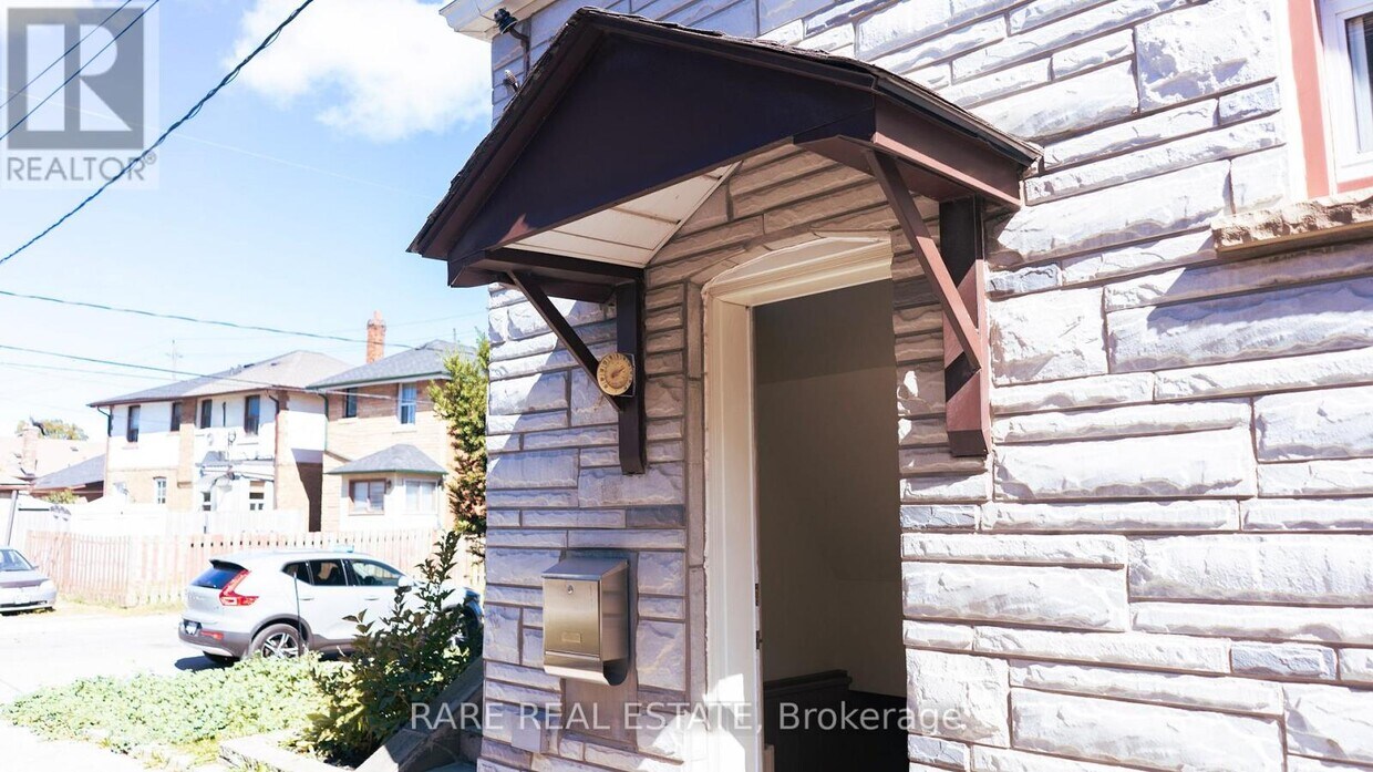 Primary Photo - 33 Juliet Crescent