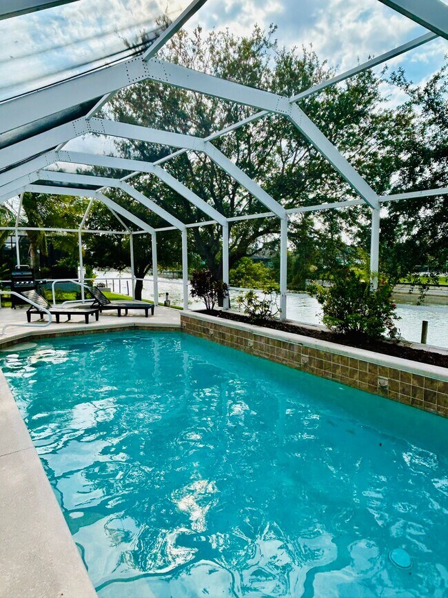 Foto del edificio - 409 SW 8th St