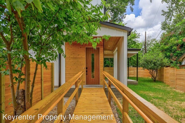 Foto del edificio - 2 br, 2.5 bath House - 2104 Columbia Cove ...