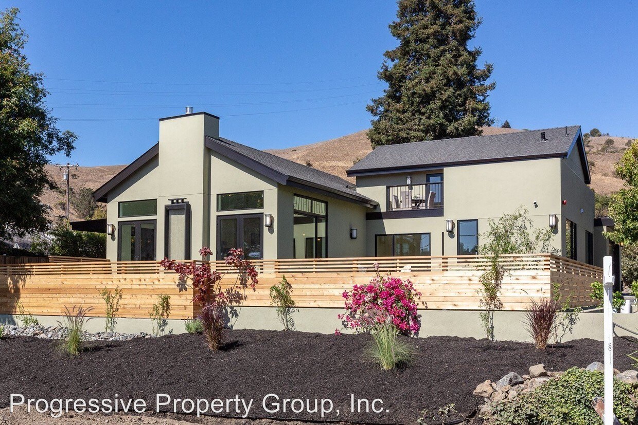 Primary Photo - 5 br, 4 bath House - 16 Lomita Drive
