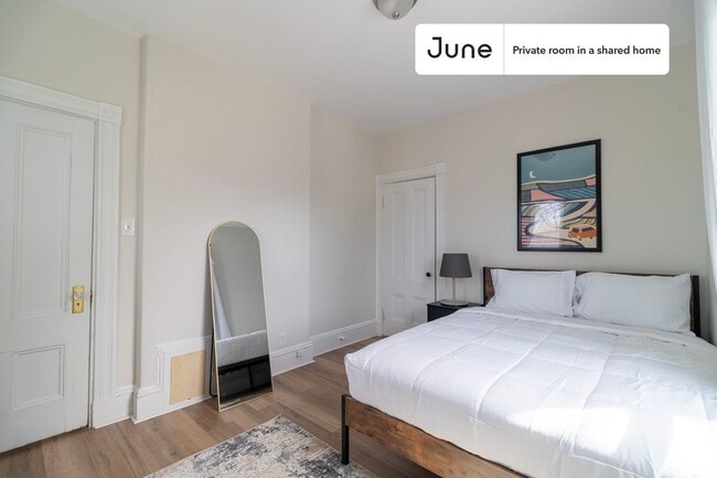 Building Photo - Private bedroom in 3 bed/1 bath Home