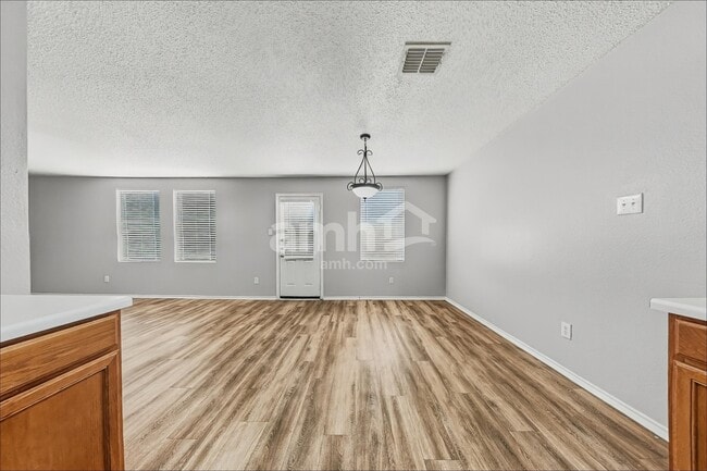 Building Photo - 1313 Cherokee Rose Ln