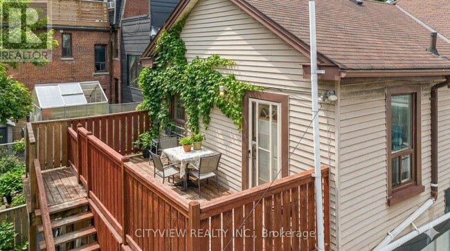 Building Photo - 345 Dundas St E