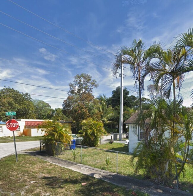 Building Photo - 360 NE 174th St