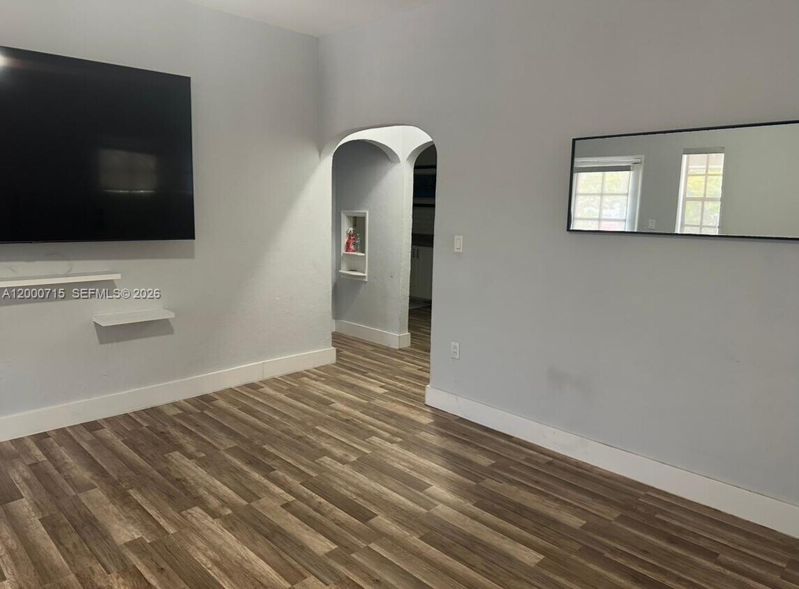 Foto del edificio - 1319 SW 21st Ter