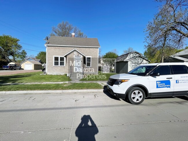 Building Photo - 403 S 1st- 3 bedroom house in Parkston
