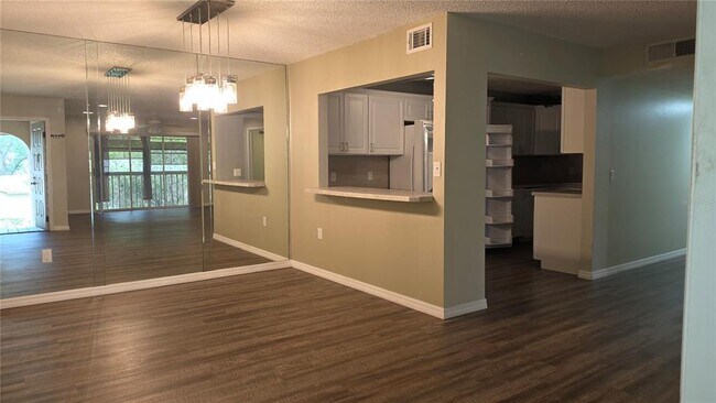 Foto del edificio - 12119 Sunny Glen Ln