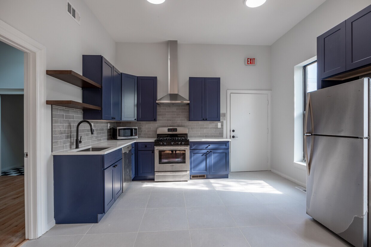Foto principal - 646 N Damen Ave