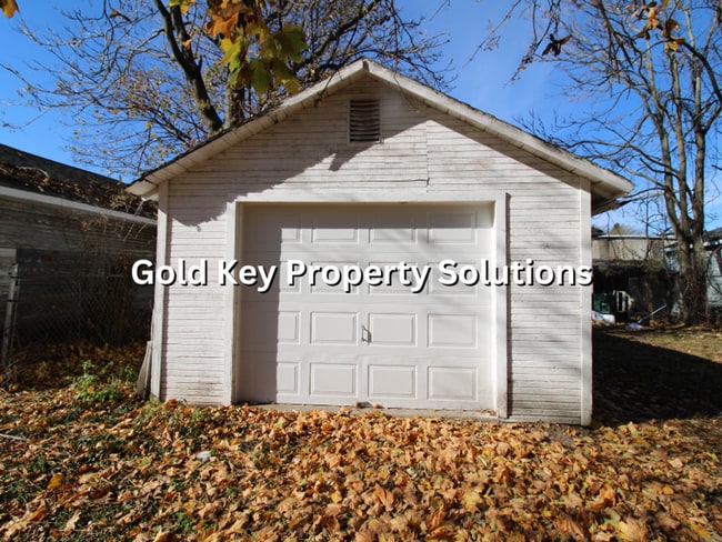 Building Photo - MUNCIE 3 BR 1 BA House with New Appliances...