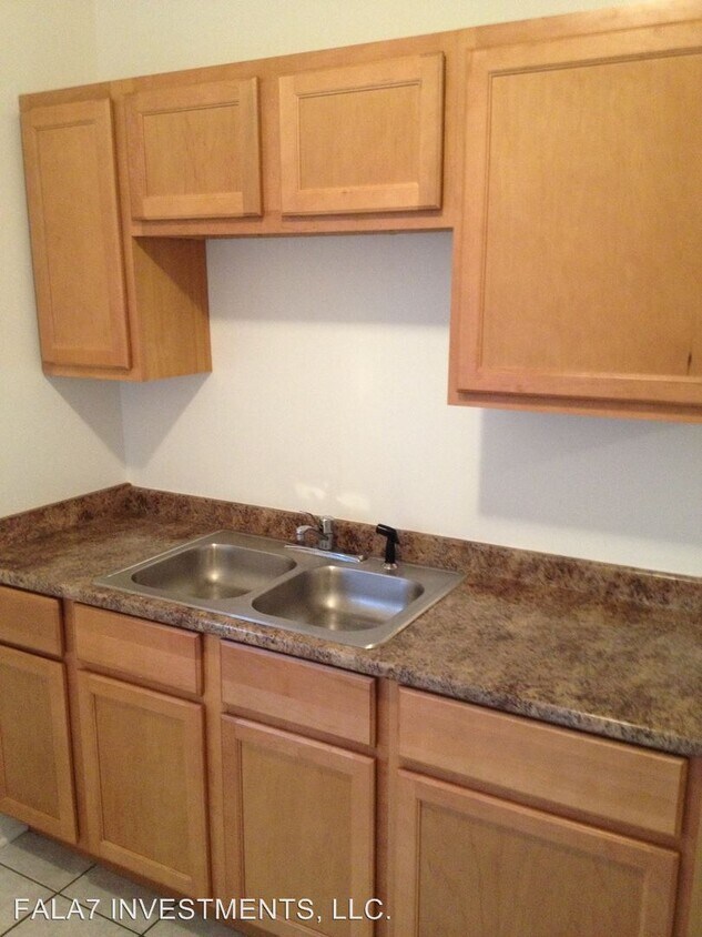 Primary Photo - 2539 N Holton St