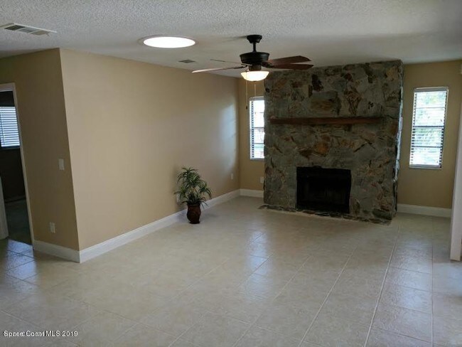 Foto del edificio - 1271 Jenkin Ave NE