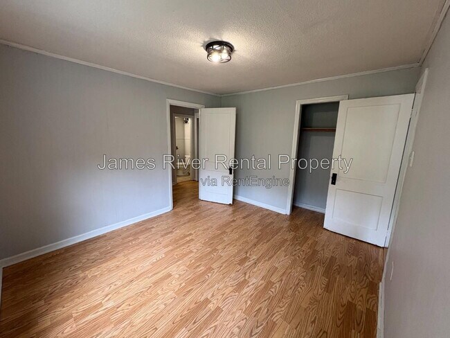 Foto del edificio - 1312 Laurel Ln