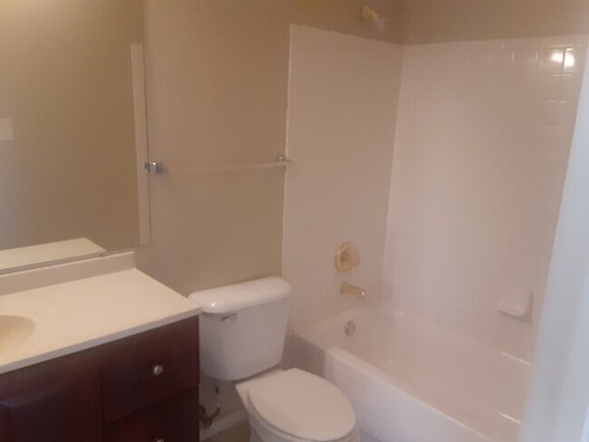 Foto del edificio - 4240 Village Pkwy Cir E