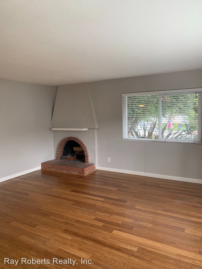 Building Photo - 3 br, 2 bath Apartment - 4200 PATRICE ROAD