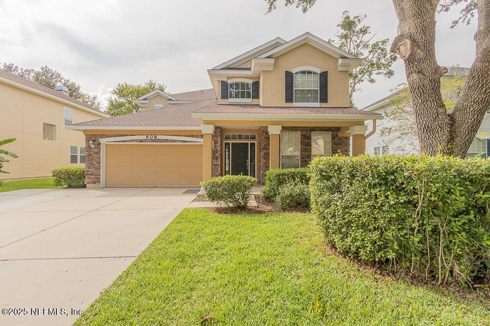 Foto principal - 608 Spruce Creek Rd