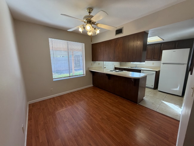 Foto del edificio - 121 E 14th Pl