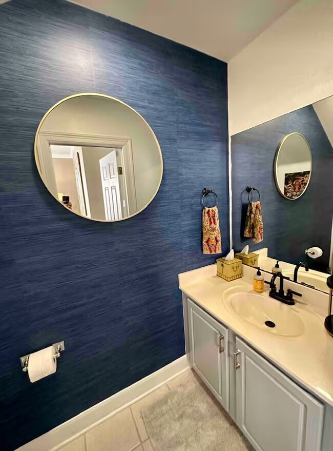 Building Photo - 2210 Christian St