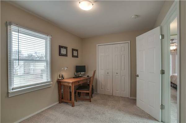 Guest Bedroom/Office - 940 Gale Ln