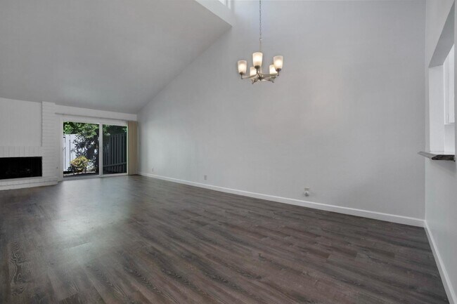 Building Photo - 848 Erickson Ln