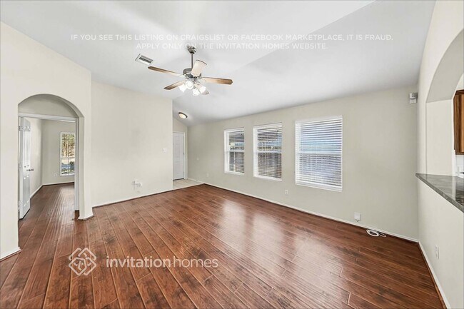 Foto del edificio - 19811 Whispering Hollow Ln