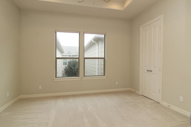 Building Photo - 3807 Center Plaza Dr