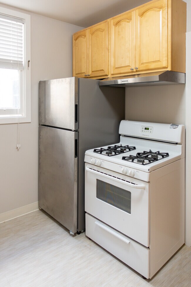 Kitchen with Full Size Range - 2930 Lyon St