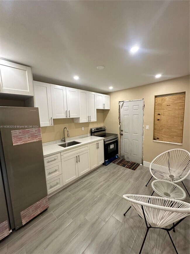 Foto del edificio - 234 NE 55th Terrace