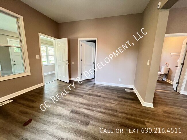 Building Photo - ***GLENWOOD DETACHED HOME / 3 BDRM - 1 BTH...