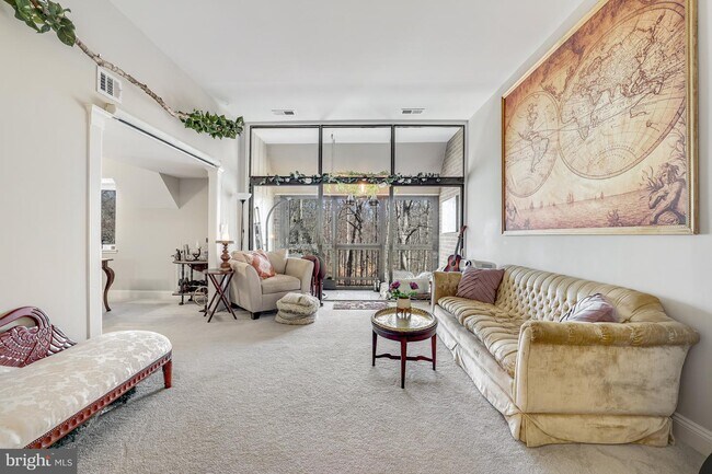Foto del edificio - 1665 Parkcrest Cir
