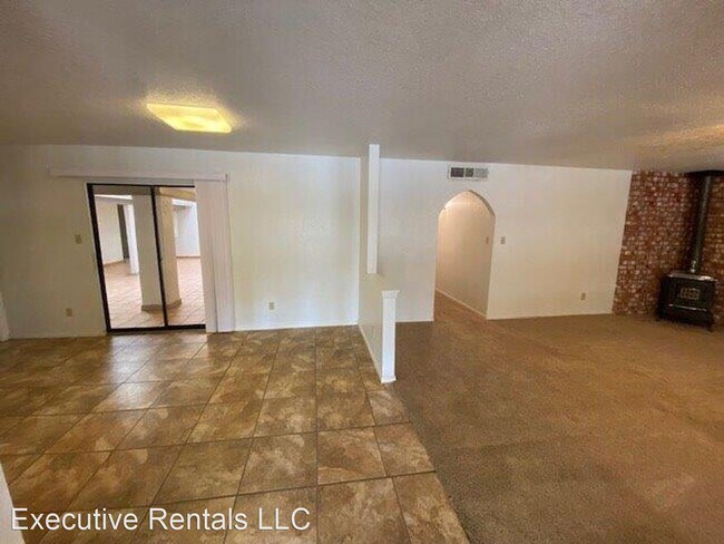 Building Photo - 4 br, 2 bath House - 4670 April