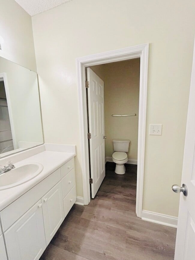 Tocador de baño privado - 4561 Great Oak Dr