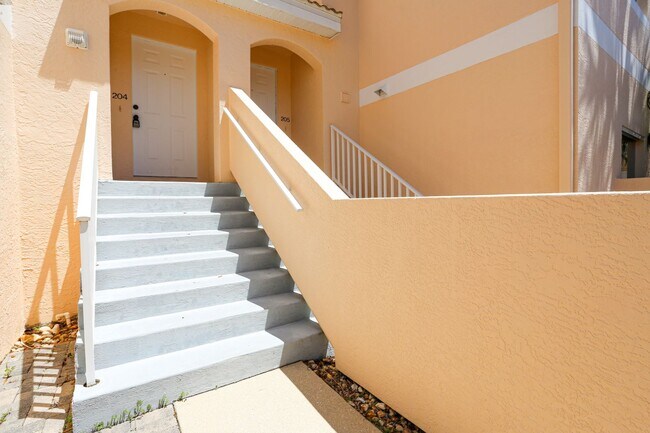 Foto del edificio - ** AVAILABLE FOR BOTH ANNUAL/SEASONAL**CLO...