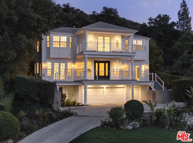 Foto del edificio - 388 Lower Lake Rd