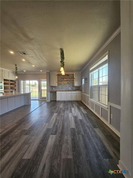 Building Photo - 701 Black Hills Trail