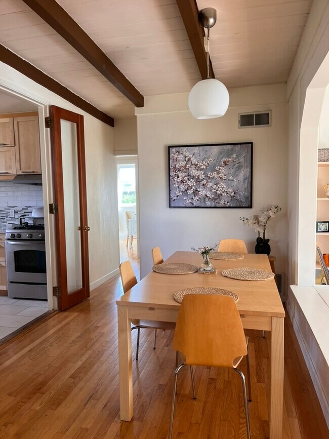 Foto del edificio - 132 Dunecrest Ave