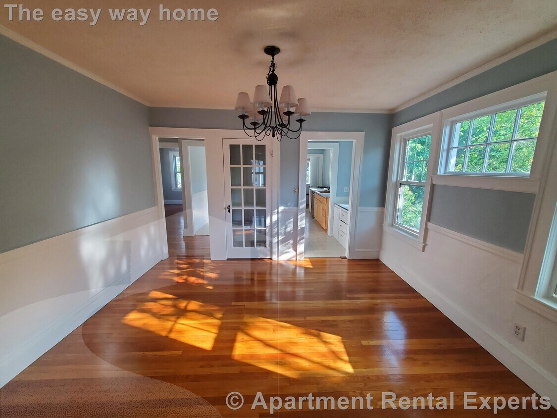 Primary Photo - Melrose Center * On two floors * Garage * ...