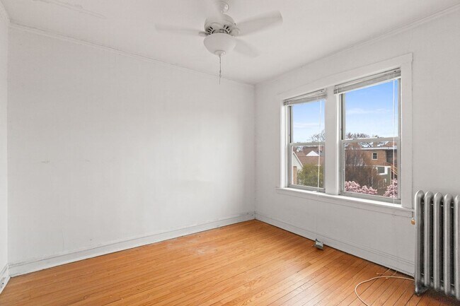 Building Photo - 4505 N Greenview Ave