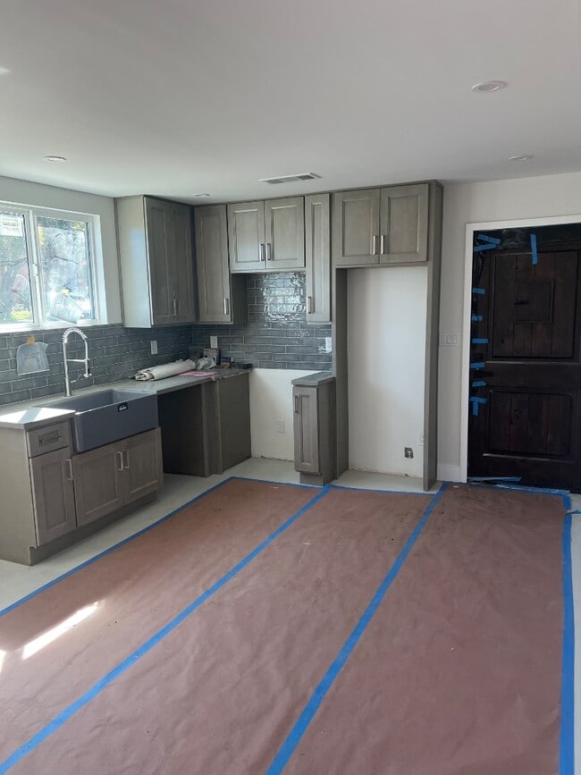 Building Photo - 3541 Homeland Dr